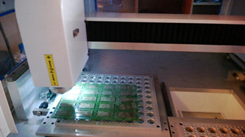 全自動(dòng)分板機(jī)廠(chǎng)家,全自動(dòng)分板機(jī)價(jià)格,CW-F01